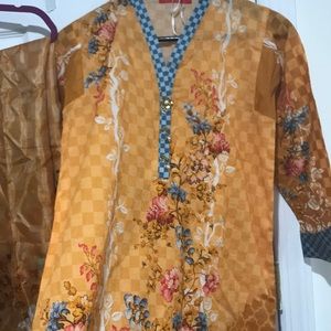 Pakistani shalwar Kamiz